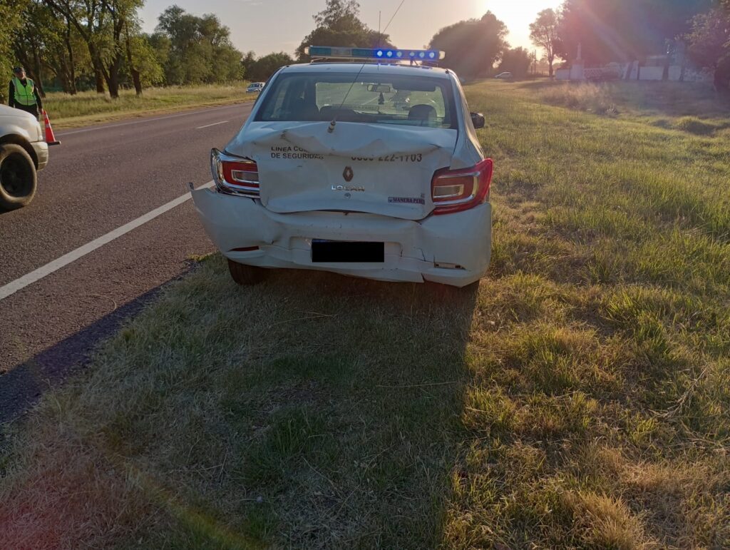 Una Camioneta Choc Desde Atr S A Un M Vil Policial En Cercan As De