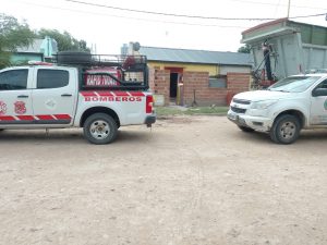 Personal policial investiga el incendio de una vivienda en Pichi Huinca