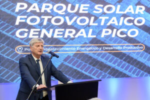 Ziliotto firmó el contrato del primer Parque Solar con inversión privada
