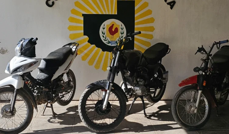 Realizaban conducción peligrosa en la Ruta 9 cerca del acceso de Parera y la policía les secuestró las motos