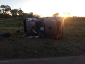 Dos camionetas colisionaron en la Ruta Provincial 9, en cercanías de Parera: una de ellas terminó volcando