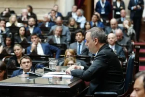 Manuel Adorni descarta renunciar: «Por el contrario, estoy acá dando la cara»