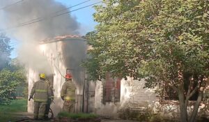 Tragedia en Villa Huidobro: un incendio en una vivienda se cobró la vida de dos personas mayores de edad