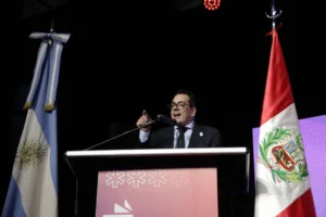 Abucheos y tensión en el discurso de Leonardo Cifelli en la apertura de la Feria del Libro