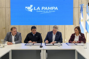 La Pampa firmó un convenio con UATRE y RENATRE para fortalecer el trabajo rural