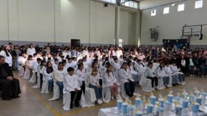 60 alumnos de cuarto grado realizaron hoy su promesa de lealtad a la Bandera