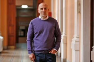 Yacobitti cruzó al vocero presidencial por el porcentaje de alumnos extranjeros y aportó datos oficiales