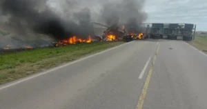 Chocaron dos camiones en la Ruta 1: fallecieron los dos conductores