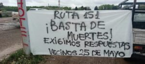 Vecinos de 25 de Mayo y Catriel cortaron el paso de camiones sobre la Ruta Nacional 151